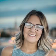 Janet Metcalf's Instagram, Twitter & Facebook