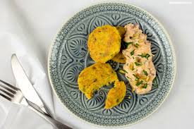 Dann den frischkäse und alle restlichen zutaten verrühren und mit salz und. Hirsekuchlein Mit Feta Paprika Dip