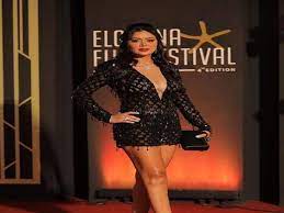 أثارت الفنانة المصرية، رانيا يوسف، تفاعلا واسعا بين النشطاء على مواقع التواصل الاجتماعي، بعد نشرها لصور لإطلالتها والفستان الذي ارتدته خلال مهرجان الجونة السينمائي. Ø¨Ø¬Ù…Ø¨Ø³ÙˆØª Ù‚ØµÙŠØ± Ø±Ø§Ù†ÙŠØ§ ÙŠÙˆØ³Ù Ø¨Ù„ÙˆÙƒ Ø¬Ø±ÙŠØ¡ ÙÙŠ Ø§Ù„ÙŠÙˆÙ… Ø§Ù„Ø®Ø§Ù…Ø³ Ù…Ù† Ø§Ù„Ø¬Ùˆ Ù…ØµØ±Ø§ÙˆÙ‰
