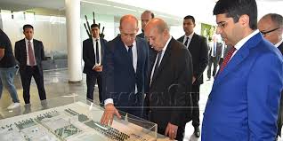 Placée sous la haute présidence d'honneur de sa majeste le roi mohammed vi, l'uemf est une fondation d'utilité publique et à but non lucratif labélisée par l'union pour la méditerranée (upm) avec l'appui de ses 43 pays membres.l'uemf délivre des diplômes reconnus par l. Fes Le Drian Se Rend A L Uemf L Economiste