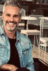 Juan pablo verón había sido escandalosamente desplazado de la jefatura de la comisaria tercera, luego de haber sido denunciado penalmente en diciembre de 2019 por el reconocido abogado gerardo daniel cacace, quién acusó al entonces jefe de la seccional tercera de la policía provincial y a varios agentes de la repartición de los delitos de. T1bqtyycu7sjim