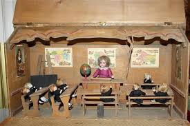 Ancienne Ecole Miniature Et Ses Poupees Miniatures Pour Maison De Poupee Maison Ancienne Ecole