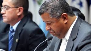 Emiten orden de captura contra exsecretario privado de Francisco Flores |