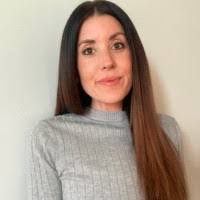 Laura Jaros's Instagram, Twitter & Facebook