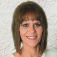 Elizabeth Caviness's Instagram, Twitter & Facebook