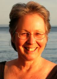 Amazon.com: The Ghosts Of Evolution: Nonsensical Fruit, Missing Partners,  and Other Ecological Anachronisms: 9780465005529: Barlow, Connie: Libros