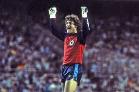 Browse 38 battiston schumacher stock photos and images available, or start a new search to explore more stock photos and images. Deutschland Frankreich Erinnerungen An Das Wm Halbfinale 1982 Video Ostbelgien Direkt