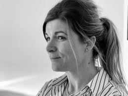 Lisa Waterhouse's Instagram, Twitter & Facebook