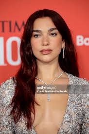 Dua Lipa usa Tiffany & Co. para o TIME100 GALA