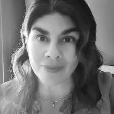 Gloria Davila's Instagram, Twitter & Facebook