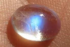 Gambar batu akik tapak jalak yang memiliki motif ini sudah sangat populer dikalangan pecinta dan banyak dipakai untuk mata cincin. Mengenal Batu Biduri Bulan Moonstone