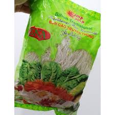 越南米粉功夫的剧情简介 · · · · · · 功夫廚神維谷在越南河粉界備受尊崇，他的兩個學徒來可和范吳在他死後開始爭奪能做出世界上最好吃的河粉的秘密食譜，這場徒弟之戰也延燒到了二十五年後，上一代錯綜複雜的恩怨是否能在下一代順利解決？ Eka ä¼ ç»Ÿç±³ç²‰ è¶Šå—ç±³ç²‰ Camp Camp Bihun Traditional 400g Shopee Malaysia