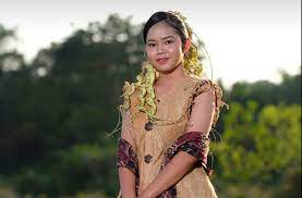 Hanbok mempunyai makna sebagai pakaian orang korea. han dimaknai orang korea. Impian Besar Si Gadis Orang Asli Kosmo Digital