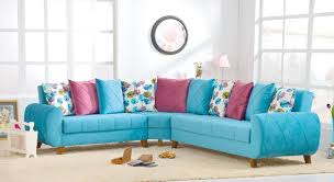 Uzerinde Renkli Kirlentlerin Yer Aldigi Bu Harika Kose Takimi Modeli Buyuk Salonlar Icin Uygun Bir Tasarim Http Www Mobilya Fikirleri Modern Ev Oturma Odasi