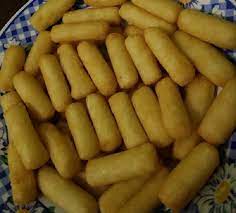 Selalunya paung ni ada 2 versi iaitu paung pulut yg doh/kulitnya dari tepung pulut dan paung ubi yang goreng dalam minyak yang banyak dengan api yang perlahan (masukkan paung sebelum minyak menjadi panas. Resepi Kuih Tepung Pulut Goreng