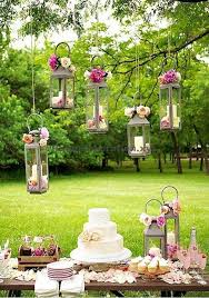 Tischdeko Hochzeit Die Schabige Schicke Hochzeit Ein Zeitgenossisches Marchen Diy Hochzeitsdeko Garten Partydekorationen Tischdeko Hochzeit