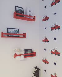 kinderkamer kinderzimmer rood red rot boysroom ikea keukenrekje kruidenrekje brandweer brandweerbehang brandweerka rode kinderkamer kinderkamer kinderen behang