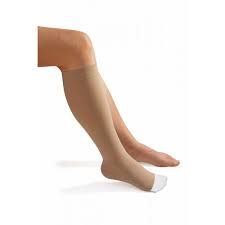 The pantyhose is a classic hosiery fashion item preferred by women who want smooth, soft looking legs that are dressed in comfort. Actilymph Below Knee Hosiery Kit 40mmhg Daylong