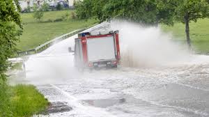 Auch im nordwesten am abend vereinzelte gewitter nicht ganz ausgeschlossen. Nach Gewitter Wochenende Sehen Sie Live Wo Es Weiterhin Blitzt Und Donnert Stern De