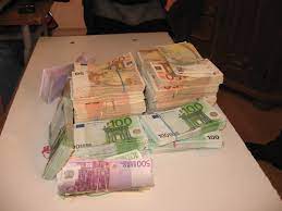 Nu era o suma mare, cateva mii de euro, dar erau bani pe care nu ii aveam. Poze Cu Banii Euro