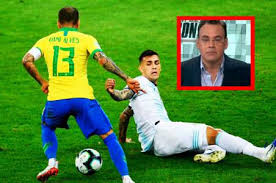 Daniel alves da silva voit le jour le 6 mai 1983 au brésil et plus précisément à juazeiro, ville brésilienne du nord de l'état de bahia. El Inesperado Mensaje De David Faitelson Dani Alves De 10 En La Seleccion De Mexico Diez Diario Deportivo