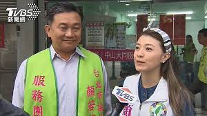 週刊稱王定宇留宿顏若芳住處期間，有時女方若早起外出，還會帶早餐給王定宇，成了二人「同居祕戀的證據」。 前年(108年) 總統蔡英文競選連任辦公室發言人廖泰翔、阮昭雄、顏若芳曾自製直播節目，名稱就叫「一起吃早餐」。 | 2021/03/09 Aoe8xova5kxarm