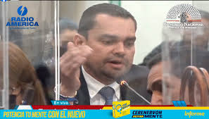 AméricaNoticias #Honduras "Tenemos que cuidar que no se pierda ningún  trabajo generado bajo el amparo de la Ley de Empleo por Hora, así como  buscar propuestas y alternativas que generen mas puestos