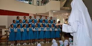 Ensemble speaking by a group often using various voice combinations and contrasts to bring out the meaning or tonal beauty of a choral music — ▪ vocal music introduction music sung by a choir with two or more voices assigned to each part. Children Strut Their Stuff At Ministry Of Education Roadshow