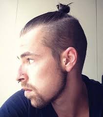 Пучок листьев, выступающий поверх плода (напр. Man Bun And Top Knot Hairstyles Faq Guide Man Bun Hairstyle