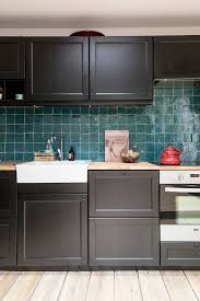 This simple look is perfect against the dark blue cabinetry, which may look overwhelming against any other backsplash (especially since it is all closed shelving). 75 Beautiful Kitchen With Black Cabinets And Blue Backsplash Pictures Ideas July 2021 Houzz