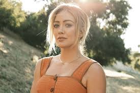 Hilary duff shares intimate photos from daughter mae's birth day back to video. Hilary Duff To Star In How I Met Your Father Sitcom Sequel