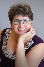 Live In Gratitude Daily: The Key to Abundance, Joy & Love eBook : Thompson,  Denise Joy, Riordan, Dr. Minette, Coppola, Gloria J, Entenmann, Frederick,  Goodman, Laura, Ginnings, Cheryl, Burton, William D, Derhodge,