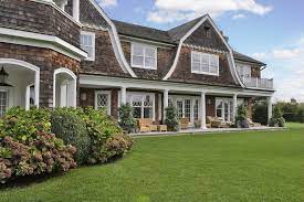 One car detached garage with an additional exterior space. Jennifer Lopez S Hamptons House Scene Therapy