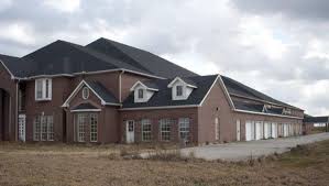 Interested Go Inside The Weird 46 Bedroom Mansion For Sale In Texas Abandoned Mansion For Sale Mansions For Sale Mansions