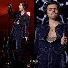 We've seen quieter cheering at an actual 1d concert, tbf. Harry Styles Lookbook On Twitter While Performing At Capital Fm S Jingle Bell Ball 2019 Harry Wore A Custom Alled Martinez Glittery Denim Look This Is A Custom Made Version Of The Look He
