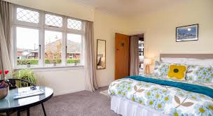 (iv) panel dan rak pameran setiap bilik disediakan dengan kelengkapan dan ruang pameran untuk tujuan mempamerkan hasil kerja murid. English Ave Di Dunedin Ulasan Sebenar Harga Murah 2021 Di Agoda