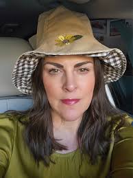 🎵 Because maybe you're gonna be the one that saves me 🎵 Watch Noel  Gallagher perform the Oasis hit “Wonderwall” during his 1997 visit to the  #Sternshow.