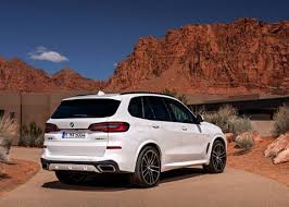 The 2021 bmw x5 xdrive45e combines a useful electric driving range, impressive power, thrilling dynamics, and practical utility with an occasionally aggressive technological safety net. Bmw X5 Price In Uae New Bmw X5 Photos And Specs Yallamotor