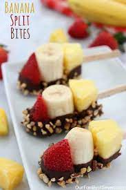 21 Healthy Finger Foods For Your Party Healthy Finger Foods Fruit Recipes Banana Split Bites