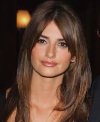Penelope cruz has taken a classic hairstyle and added a color trend to make this hairstyle more current. Penelope Cruz Bella Brown Blonde Hair Bangs With Medium Hair Long Hair With Bangs