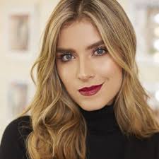 Laura maría tobón yepes (born 5 january 1990) is a colombian presenter, model, singer, and youtuber. Rostro Ejecutivo Laura Tobon Mujer Ejecutiva