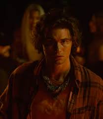 Chase stokes as john b. B7p4ppbu 0crrm