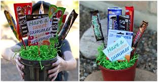 For teacher appreciation week, show teachers some love with gifts they'll actually use, from funny books to a free rosetta stone subscription. How To Make A Candy Bouquet End Of Year Teacher Gift Desert Chica