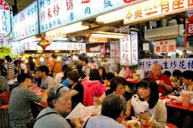 One of the fruit vendors at shilin night market (士林夜市), taipei, taiwan. å£«æž—å¤œå¸‚ä¼'å¸‚ å°åƒç¾Žé£Ÿè¡—å…¨é¢æ•´ä¿® Mookæ™¯é»žå®¶