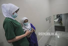 Yang harus di miliki para calon perawat. 700 Nakes Di Minahasa Tenggara Segera Divaksinasi Covid Republika Online