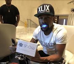 Vanilla ice stars in this video. Floyd Mayweather Jr And Rob Gronkowski Sued With Fraudulent Teeth Whitening Company Daily Mail Online
