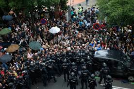 4,971 likes · 1 talking about this. Catalonia S Independence Vote Descends Into Chaos And Clashes The New York Times