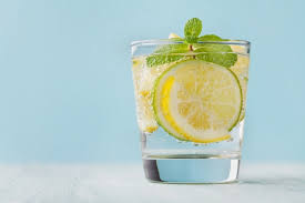 Kombinasi jus lemon dan air panas dapat melakukan banyak hal baik di tubuh anda, termasuk ada banyak manfaat menggunakan air panas dan lemon sebagai minuman pilihan anda terlebih dahulu. 10 Manfaat Air Lemon Untuk Ibu Menyusui Kumparan Com