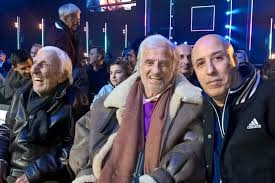 Aux côtés de belmondo, on retrouve très souvent des amis fidèles charles denner, carla gravina, jean rochefort, son ami disparu michel beaune, maurice garrel ou françois chaumette. Guingamp Slimane Haddadi A Rencontre Le Grand Jean Paul Belmondo L Echo De L Argoat