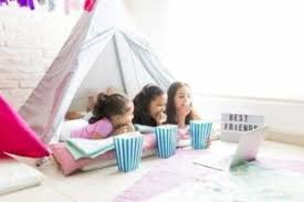 Dès 7 ou 8 ans et jusqu'à l'adolescence, la pyjama party tend à se substituer au goûter d'anniversaire, plus traditionnel. Comment Organiser Une Soiree Pyjama 9 Etapes